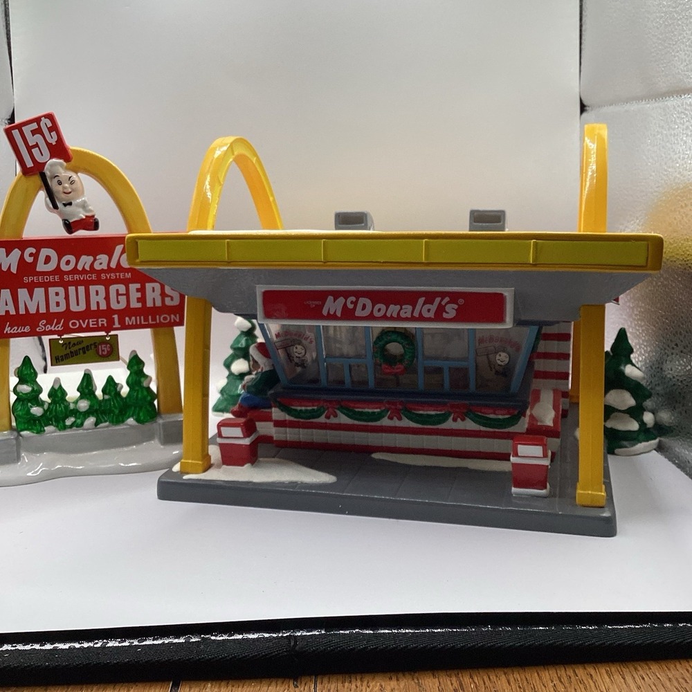 VINTAGE Department 56 1997 McDonalds Snow Village & Light Up The Night Sign